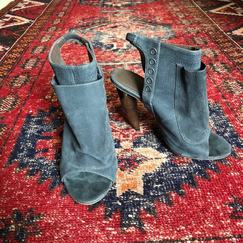 OMELLE suede open toe booties / heels 36 1/2